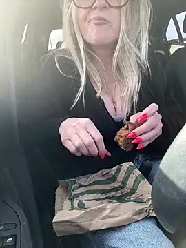 SuzieSub online show from 02-27-26, 09:09