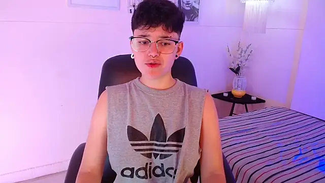 Snapshot of jeroharper chatting on 09-25-25, 02:43 jeroharper online show from 09-25-25, 02:43