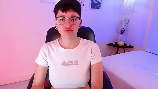 Snapshot of jeroharper chatting on 10-06-25, 01:19 jeroharper online show from 10-06-25, 01:19