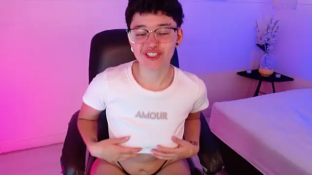 Snapshot of jeroharper chatting on 11-23-25, 03:12 jeroharper online show from 11-23-25, 03:12