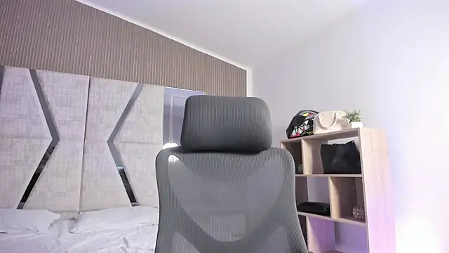 AlliceLover online show from 12-14-25, 11:59