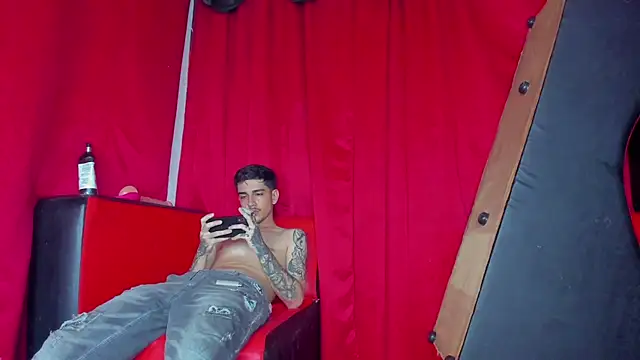 Snapshot of extreme_hot_crazy chatting on 10-20-25, 04:57 extreme hot crazy online show from 10-20-25, 04:57