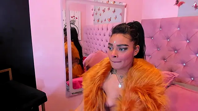 Snapshot of EmmaEbony_ chatting on 10-31-25, 10:27 EmmaEbony online show from 10-31-25, 10:27