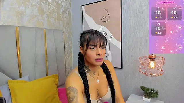 Snapshot of EmmaEbony_ chatting on 11-05-25, 02:50 EmmaEbony online show from 11-05-25, 02:50