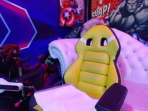 Snapshot of almesexyy chatting on 09-25-25, 03:32 almesexyy online show from 09-25-25, 03:32