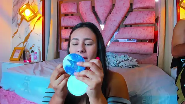 Snapshot of SamaelAndLilitt chatting on 10-04-25, 09:40 SamaelAndLilitt online show from 10-04-25, 09:40