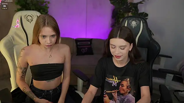 Snapshot of Regina_Sweet054 chatting on 10-31-25, 03:13 Regina Sweet054 online show from 10-31-25, 03:13