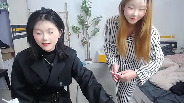 Snapshot of Babygirls523 chatting on 09-26-25, 05:06 Babygirls523 online show from 09-26-25, 05:06