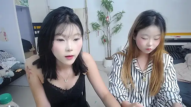 Snapshot of Babygirls523 chatting on 09-27-25, 04:45 Babygirls523 online show from 09-27-25, 04:45