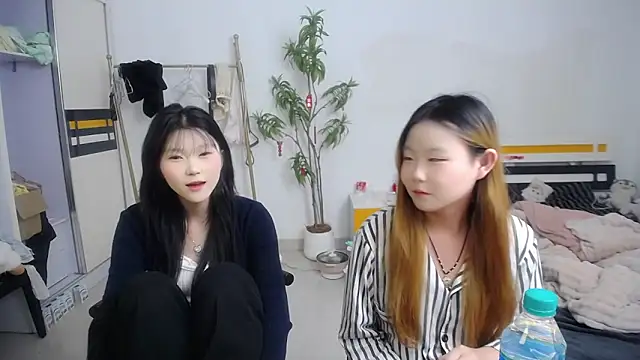 Snapshot of Babygirls523 chatting on 10-17-25, 03:03 Babygirls523 online show from 10-17-25, 03:03