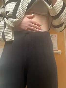 hazel wood21 online show from 03-10-26, 01:49