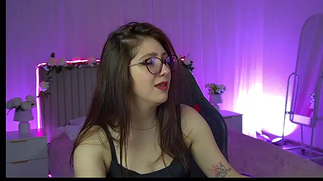 Snapshot of Mary_Miiller chatting on 12-03-25, 12:36 Mary Miiller online show from 12-03-25, 12:36