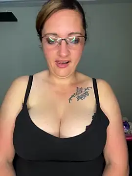 Snapshot of XADICTIVEX chatting on 10-05-25, 08:18 XADICTIVEX online show from 10-05-25, 08:18