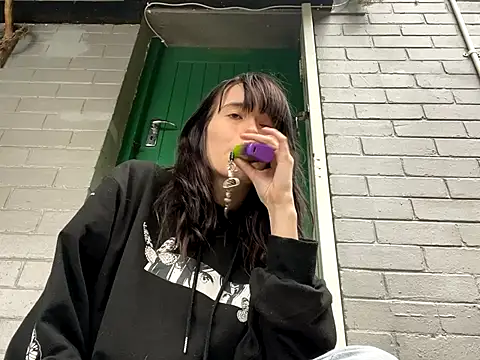 Snapshot of the_holy_t chatting on 09-20-25, 09:54 the holy t online show from 09-20-25, 09:54