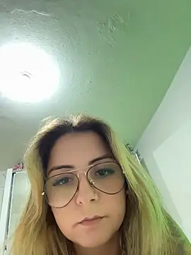 Snapshot of sophiemonroevip chatting on 07-05-26, 01:23 sophiemonroevip online show from 07-05-26, 01:23