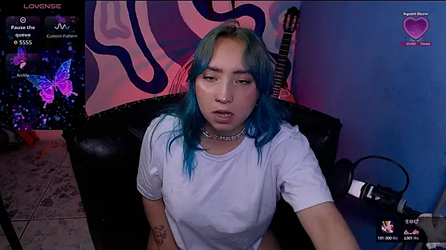 Snapshot of IrisSmil3 chatting on 09-27-25, 04:23 IrisSmil3 online show from 09-27-25, 04:23