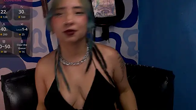 Snapshot of IrisSmil3 chatting on 11-28-25, 04:37 IrisSmil3 online show from 11-28-25, 04:37