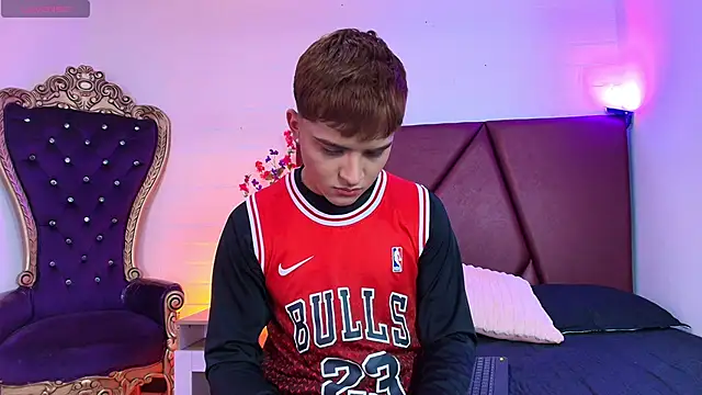 Lucass love online show from 04-08-26, 01:33