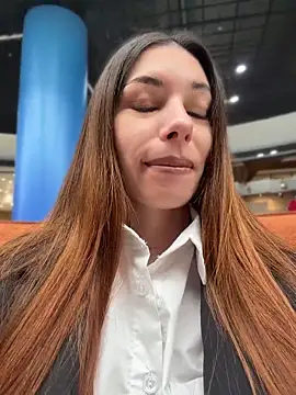 Snapshot of Amelie_Crosby chatting on 06-19-26, 02:43 Amelie Crosby online show from 06-19-26, 02:43