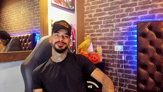 VinzenzRizzo online show from 10-31-25, 04:30