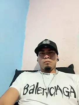 Snapshot of Ricardo2334 chatting on 02-26-26, 04:00 Ricardo2334 online show from 02-26-26, 04:00