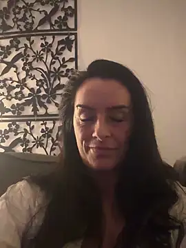 Islaymae gilf online show from 12-22-25, 11:57