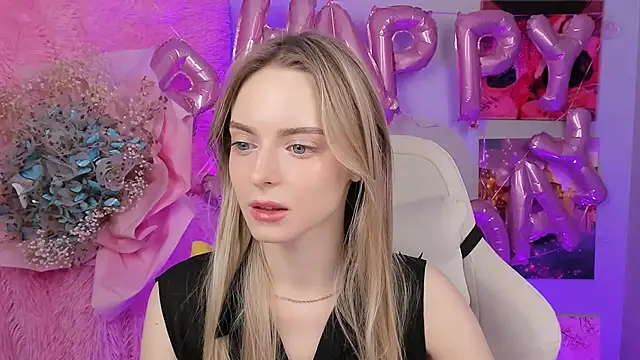 Snapshot of JuliaBrewwer chatting on 09-22-25, 10:39 JuliaBrewwer online show from 09-22-25, 10:39