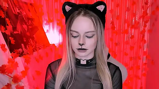 Snapshot of JuliaBrewwer chatting on 10-31-25, 01:34 JuliaBrewwer online show from 10-31-25, 01:34