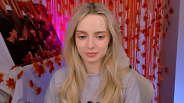 Snapshot of JuliaBrewwer chatting on 11-17-25, 01:06 JuliaBrewwer online show from 11-17-25, 01:06