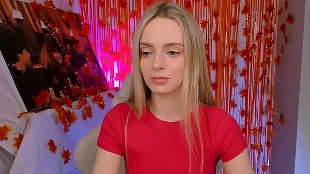 Snapshot of JuliaBrewwer chatting on 11-18-25, 01:04 JuliaBrewwer online show from 11-18-25, 01:04