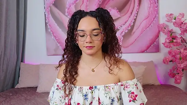 Snapshot of Taylor_Tina chatting on 11-29-25, 06:16 Taylor Tina online show from 11-29-25, 06:16