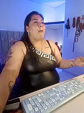 Snapshot of AndreaKinky chatting on 10-20-25, 08:26 AndreaKinky online show from 10-20-25, 08:26