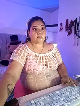 Snapshot of AndreaKinky chatting on 11-26-25, 08:15 AndreaKinky online show from 11-26-25, 08:15