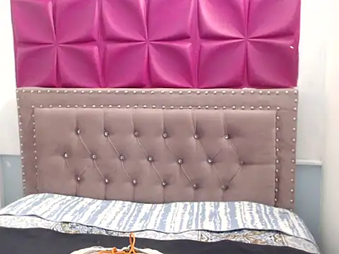 LyaCooper online show from 09-11-25, 02:39