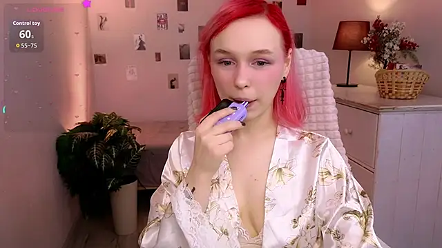 NaomiYoru online show from 04-04-26, 08:28