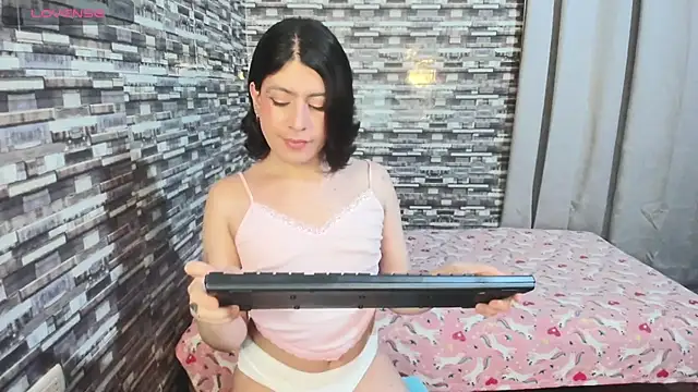 xxxEmmaxx online show from 01-06-26, 03:10