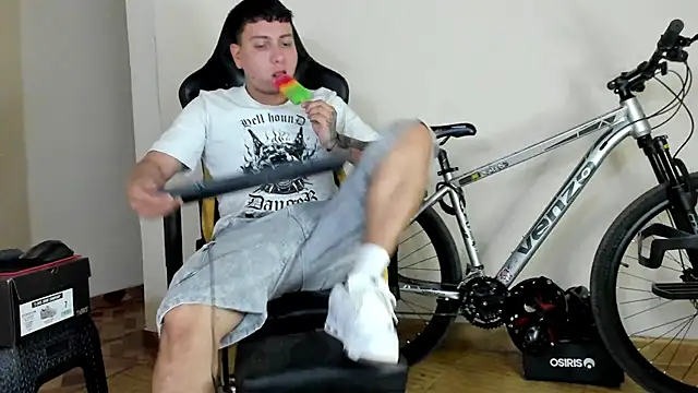 Snapshot of HELLSTAR chatting on 10-19-25, 08:26 HELLSTAR online show from 10-19-25, 08:26