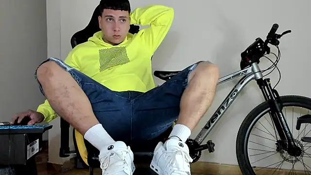 Snapshot of HELLSTAR chatting on 10-20-25, 08:04 HELLSTAR online show from 10-20-25, 08:04