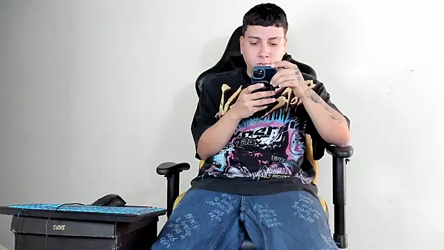 Snapshot of HELLSTAR chatting on 11-24-25, 06:18 HELLSTAR online show from 11-24-25, 06:18