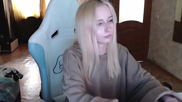 Cutti Crystal online show from 04-21-26, 02:51