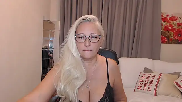 Snapshot of ValeriaSharm chatting on 10-04-25, 11:41 ValeriaSharm online show from 10-04-25, 11:41