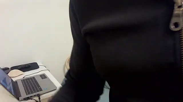 Swegay12-Exhi online show from 10-28-25, 04:09