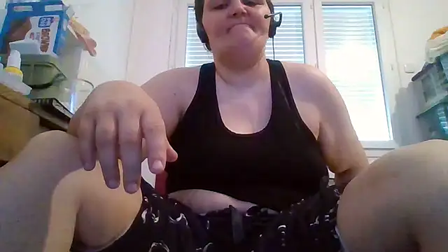 Snapshot of moulette7 chatting on 05-25-26, 07:36 moulette7 online show from 05-25-26, 07:36