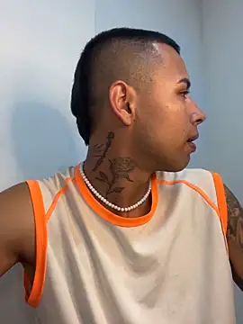 Snapshot of _Logan_Colton_ chatting on 09-11-25, 05:13 Logan Colton online show from 09-11-25, 05:13