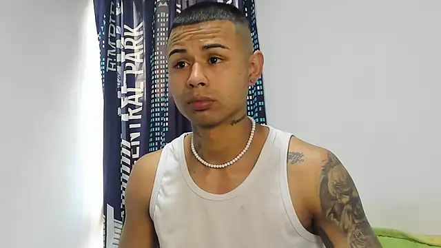 Snapshot of _Logan_Colton_ chatting on 10-22-25, 09:14 Logan Colton online show from 10-22-25, 09:14