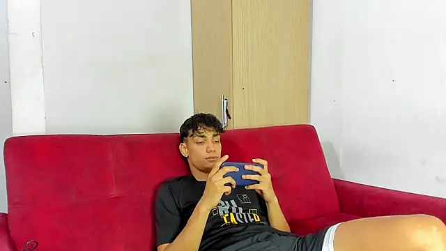 Snapshot of willy_sexxx18 chatting on 06-08-26, 07:36 willy sexxx18 online show from 06-08-26, 07:36