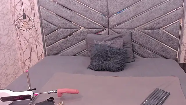 SASHA BROWNIE   online show from 03-19-26, 07:40