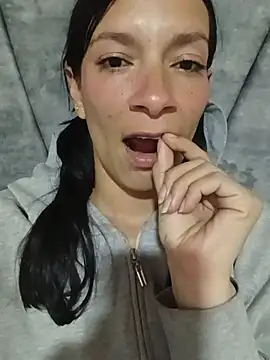 Snapshot of kim_lebanon chatting on 06-25-26, 05:12 kim lebanon online show from 06-25-26, 05:12