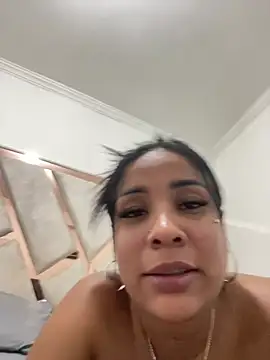 MarianaaSantos online show from 05-15-26, 06:09