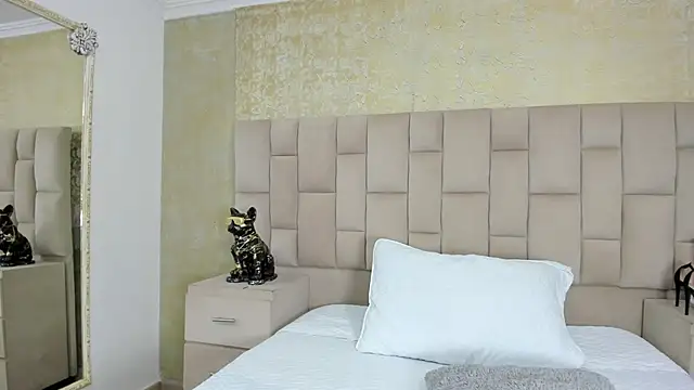 cloesummerr  online show from 09-19-25, 01:23